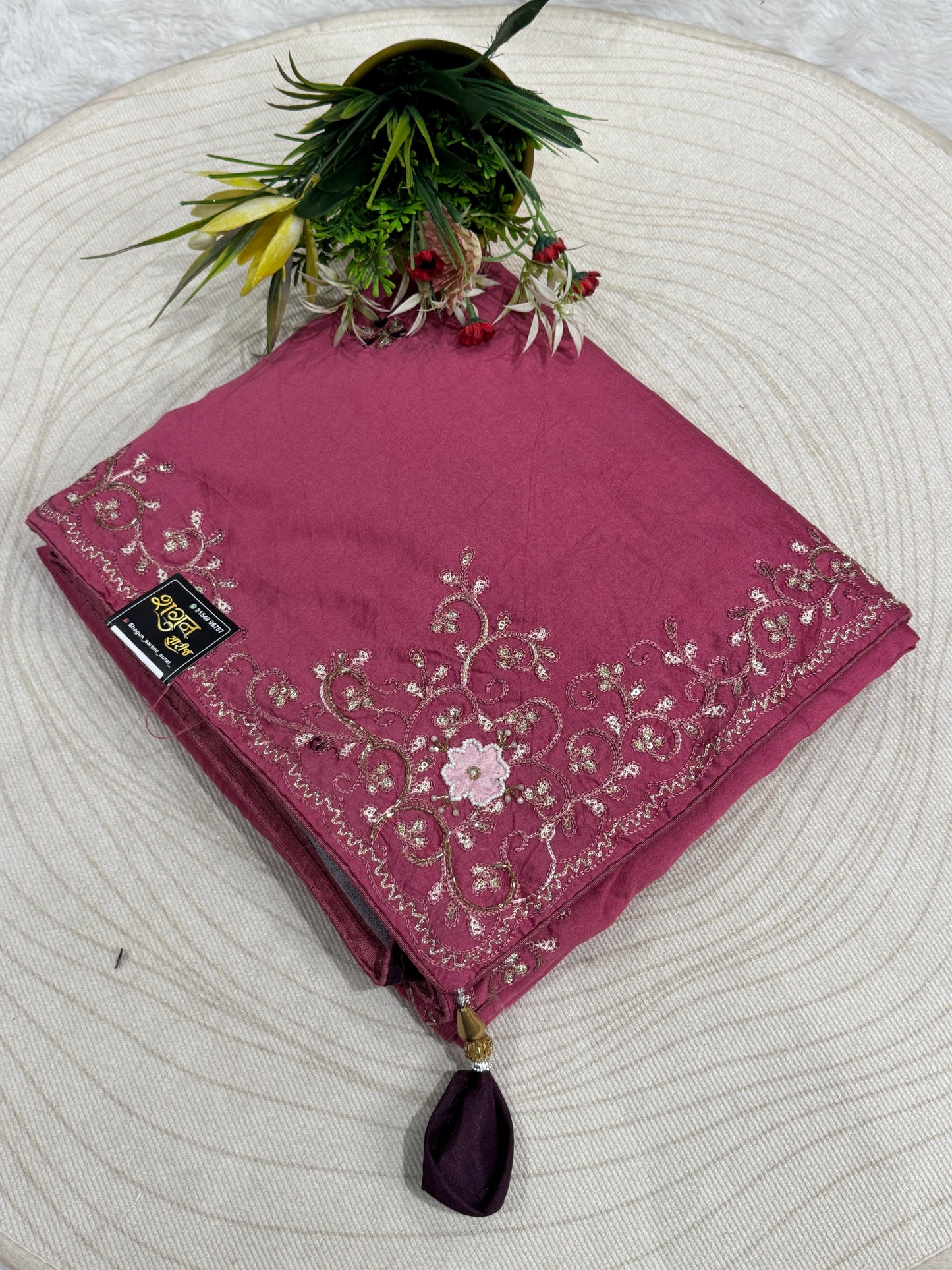 Elegant Saree with Border Work, Designer Moti & Contrast Blouse β Stunning Craftsmanship ππ«