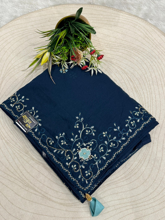 Elegant Saree with Border Work, Designer Moti & Contrast Blouse – Stunning Craftsmanship 🌟💫