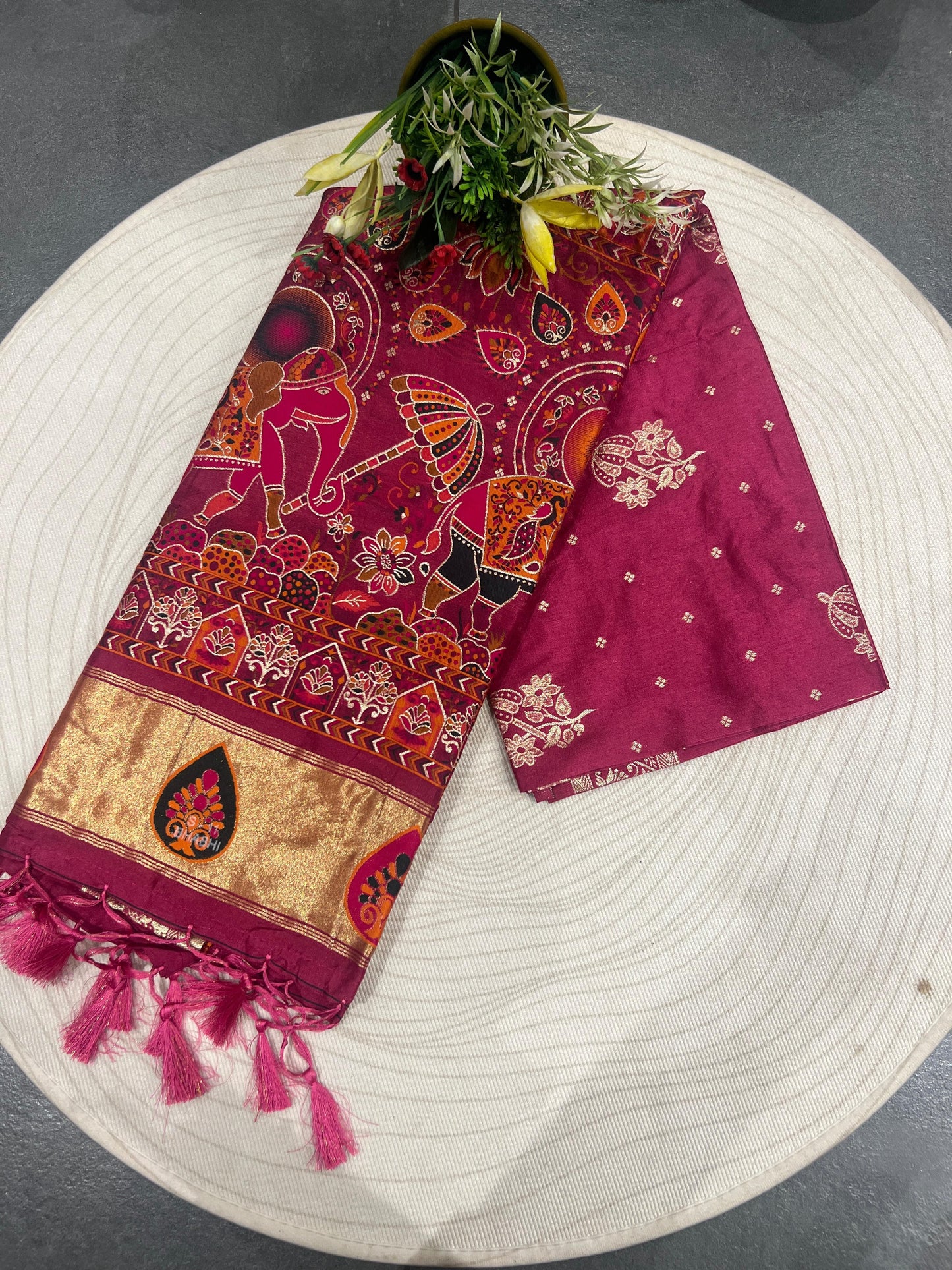 Elegant Traditional Patola Saree β Timeless Beauty at a Great Price πΈβ¨