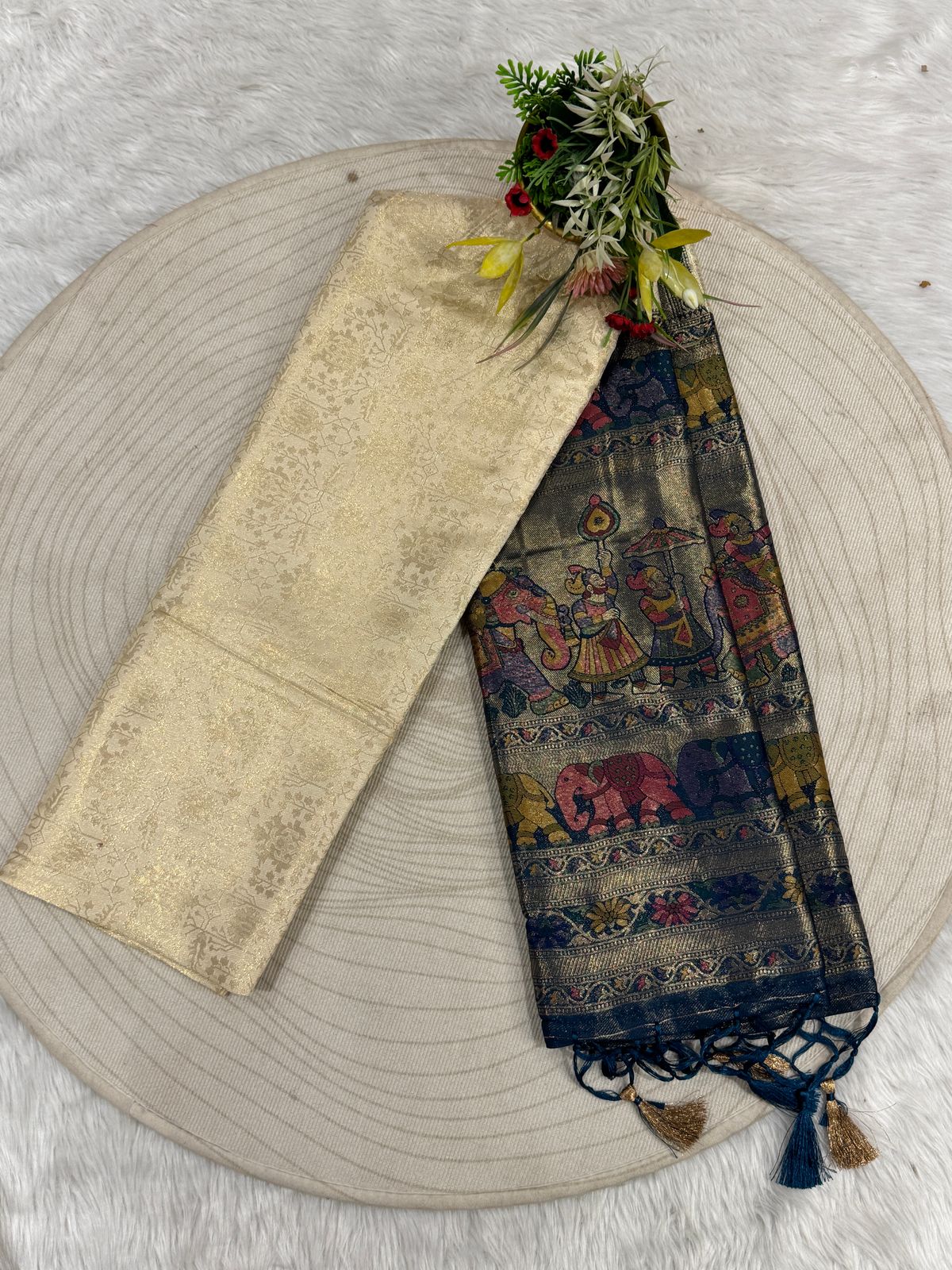 β¨ Elegant Dual-Tone Kanjivaram Silk Saree with Designer Pallu | Traditional Yet Trendy π