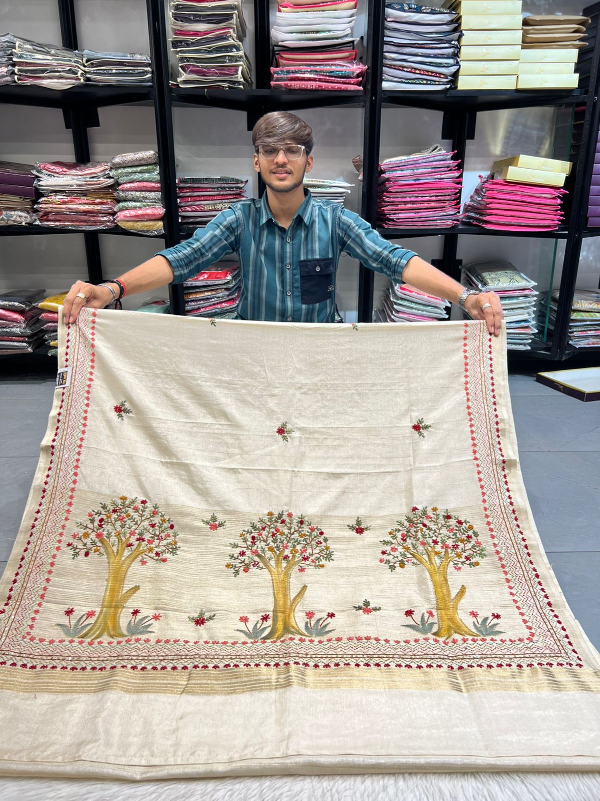 ๐ฟ Elegant Pure Cotton Designer Saree with Kathawork & Dhagawork โ Nature-Inspired Tree๐ธ