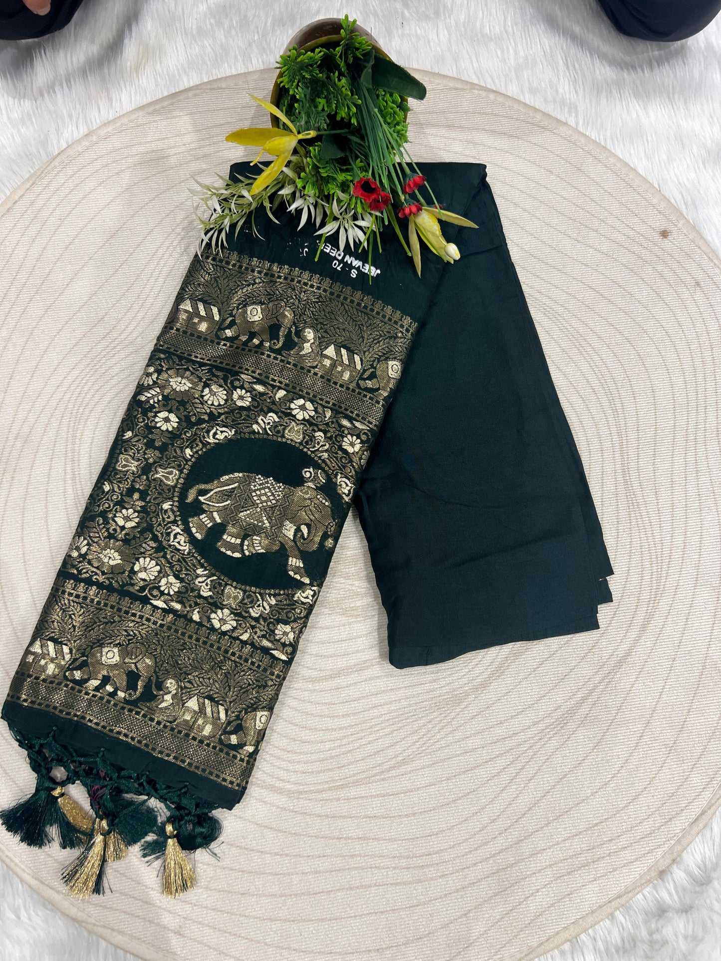 β¨ Gorgeous Soft Silk Saree with Designer Pallu & Shiny Work | Elegant Galaborder with Big Jula Latkan π«