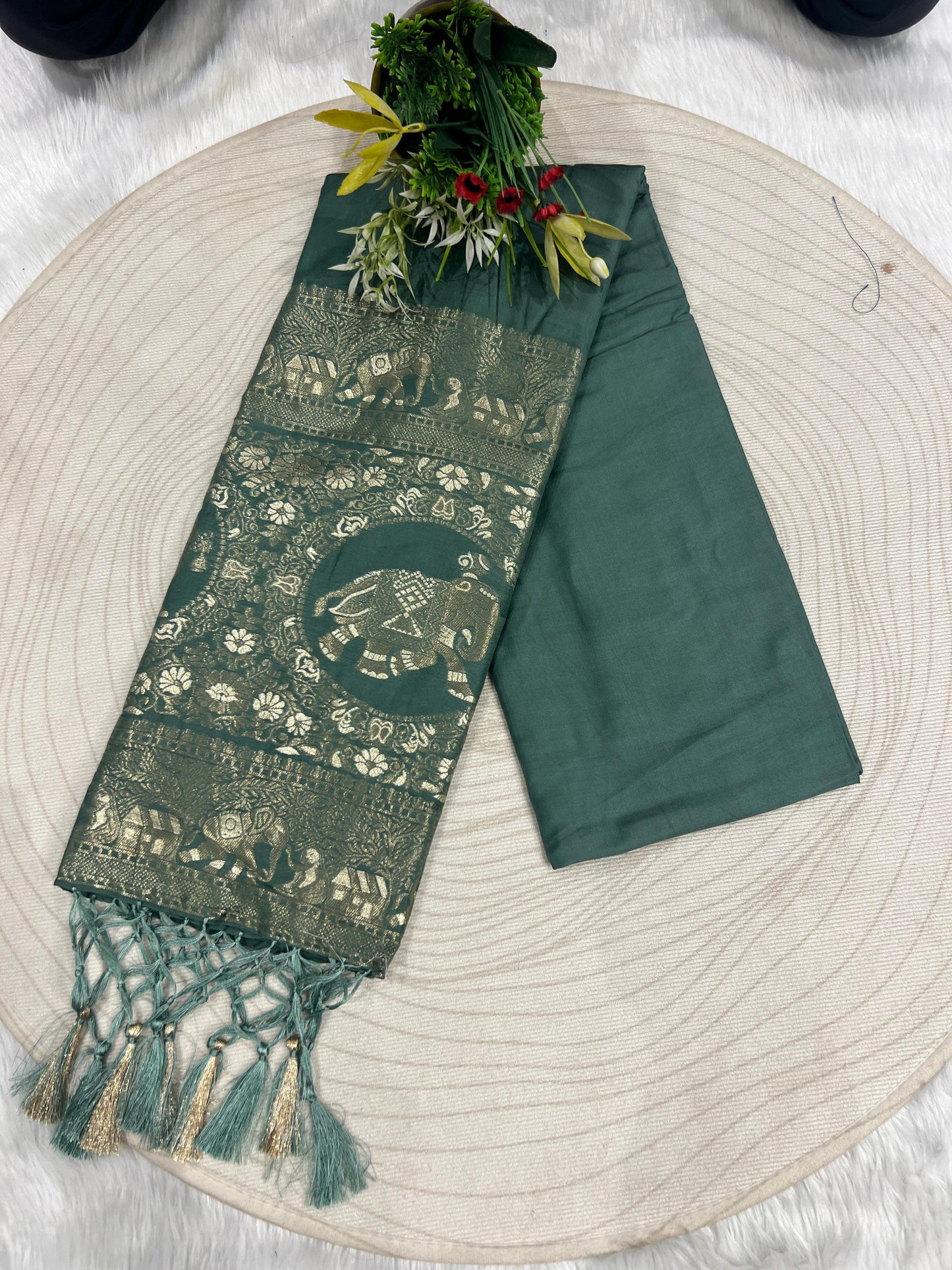 β¨ Gorgeous Soft Silk Saree with Designer Pallu & Shiny Work | Elegant Galaborder with Big Jula Latkan π«