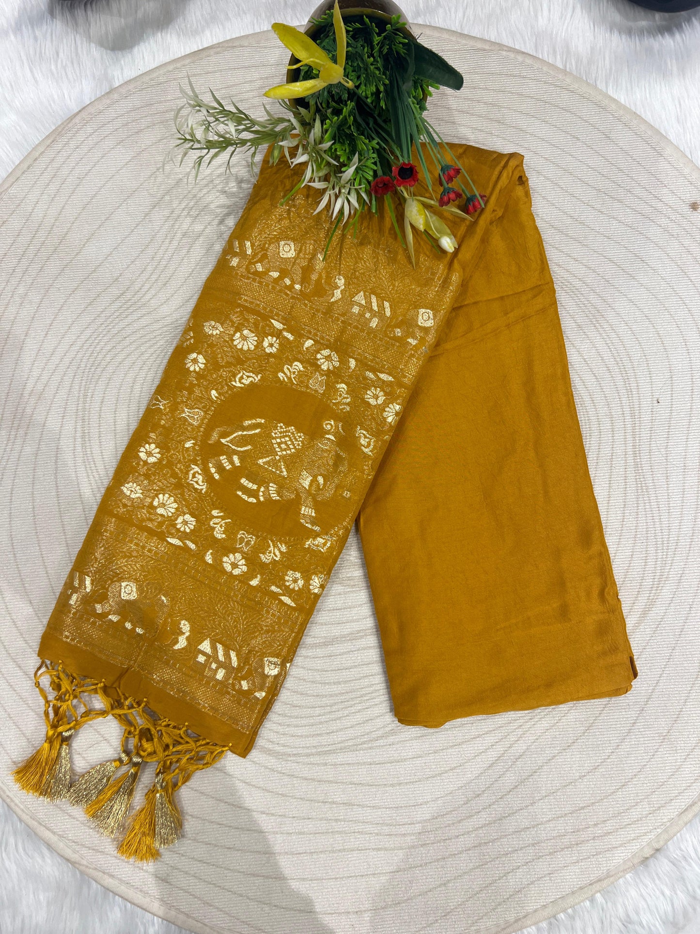 β¨ Gorgeous Soft Silk Saree with Designer Pallu & Shiny Work | Elegant Galaborder with Big Jula Latkan π«