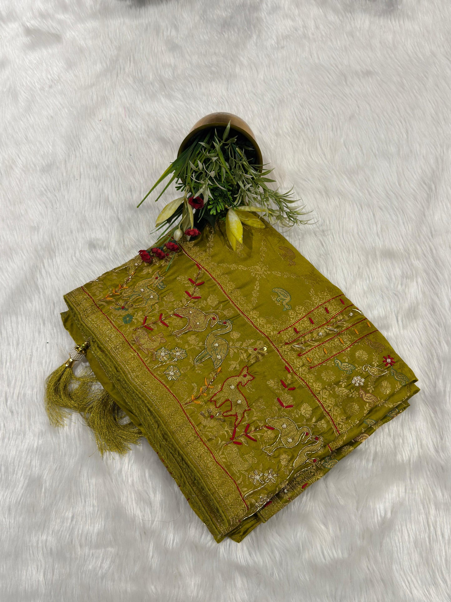 πΈ Exquisite Pure Silk Saree with Jardoshi & Thread Work | Rich Bird Motifs for Weddings & Special Occasions β¨π¦