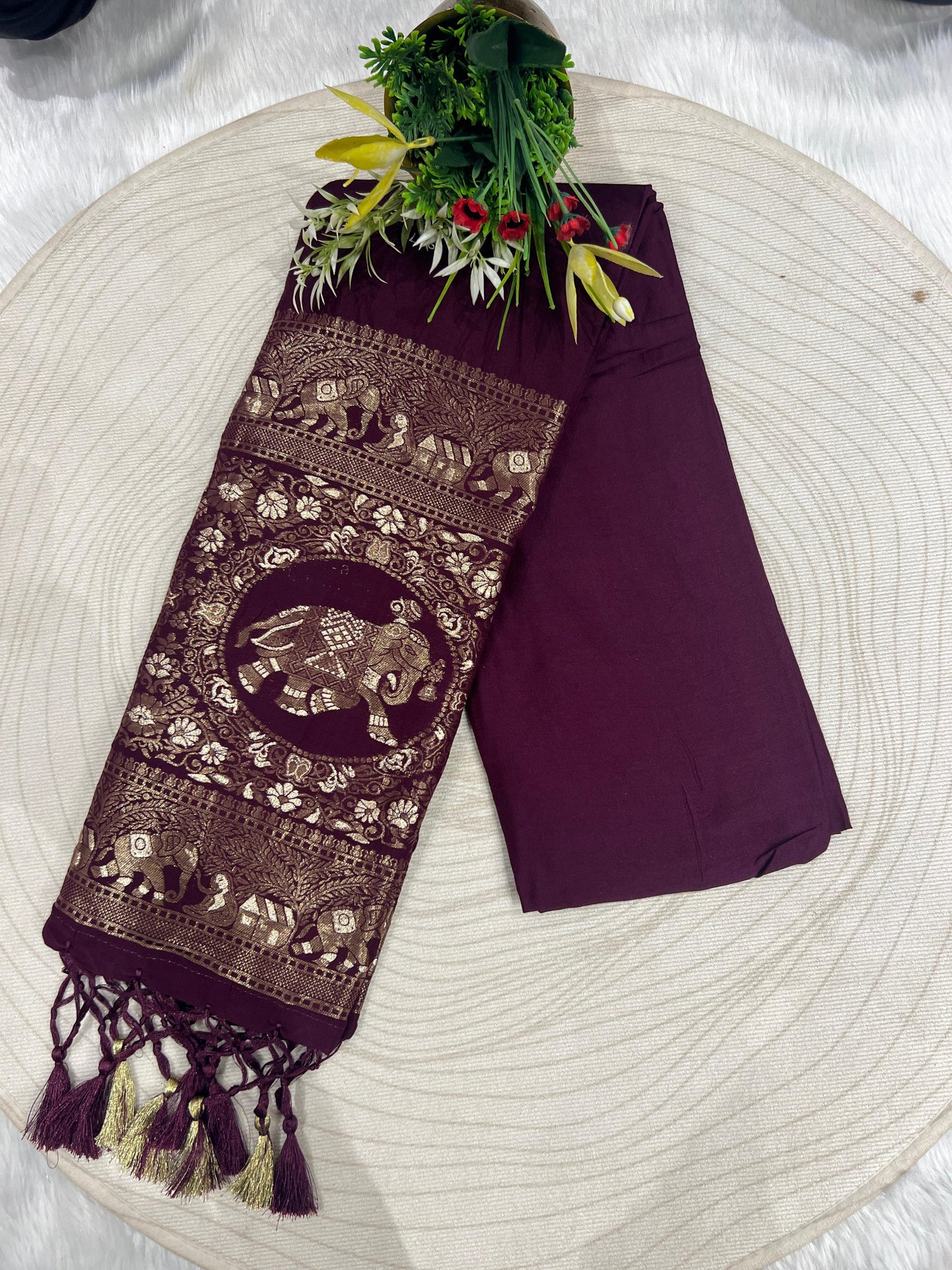 β¨ Gorgeous Soft Silk Saree with Designer Pallu & Shiny Work | Elegant Galaborder with Big Jula Latkan π«