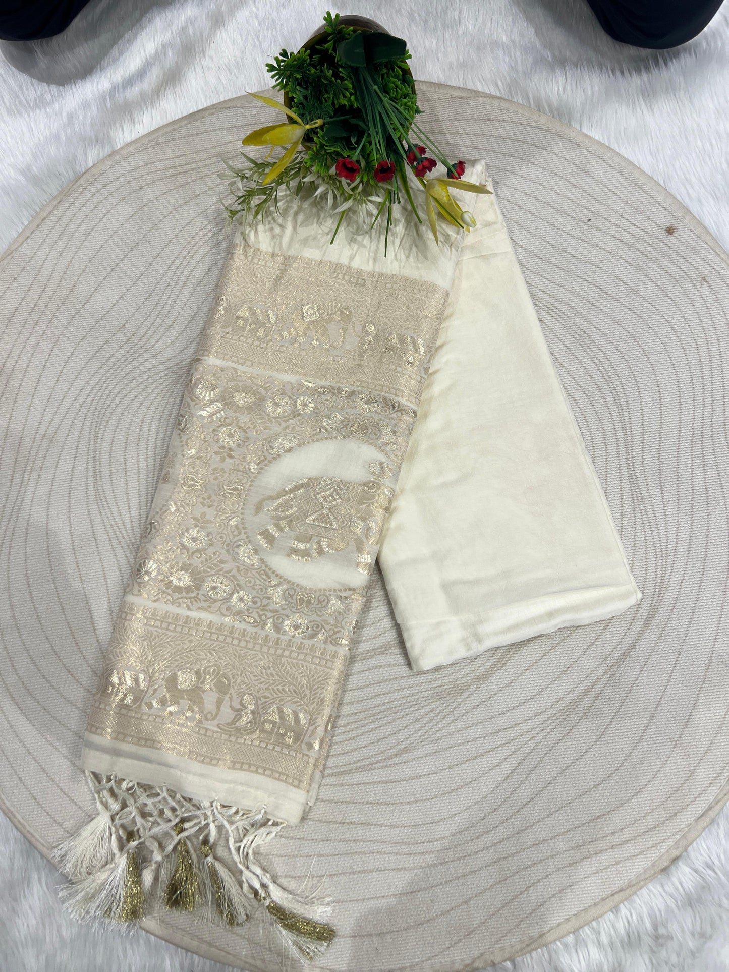 β¨ Gorgeous Soft Silk Saree with Designer Pallu & Shiny Work | Elegant Galaborder with Big Jula Latkan π«