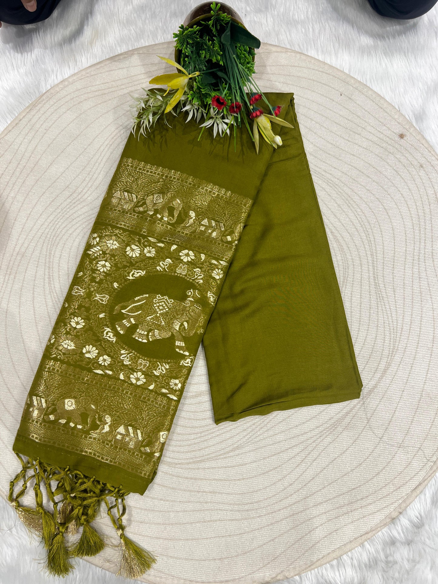 β¨ Gorgeous Soft Silk Saree with Designer Pallu & Shiny Work | Elegant Galaborder with Big Jula Latkan π«