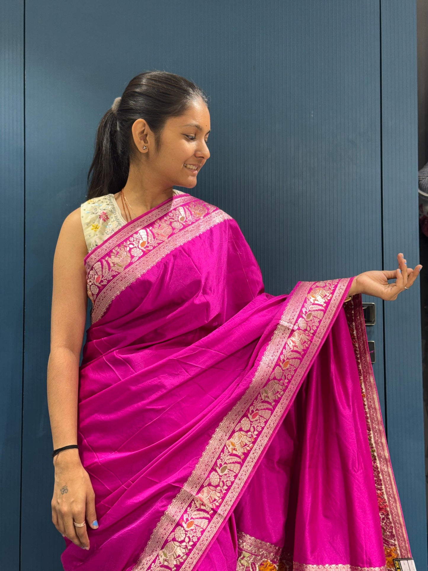 ๐ Classic Silk Saree with Designer Pallu โจ | Embroidered Border & Latkan Detailing ๐ซ | Timeless Elegance