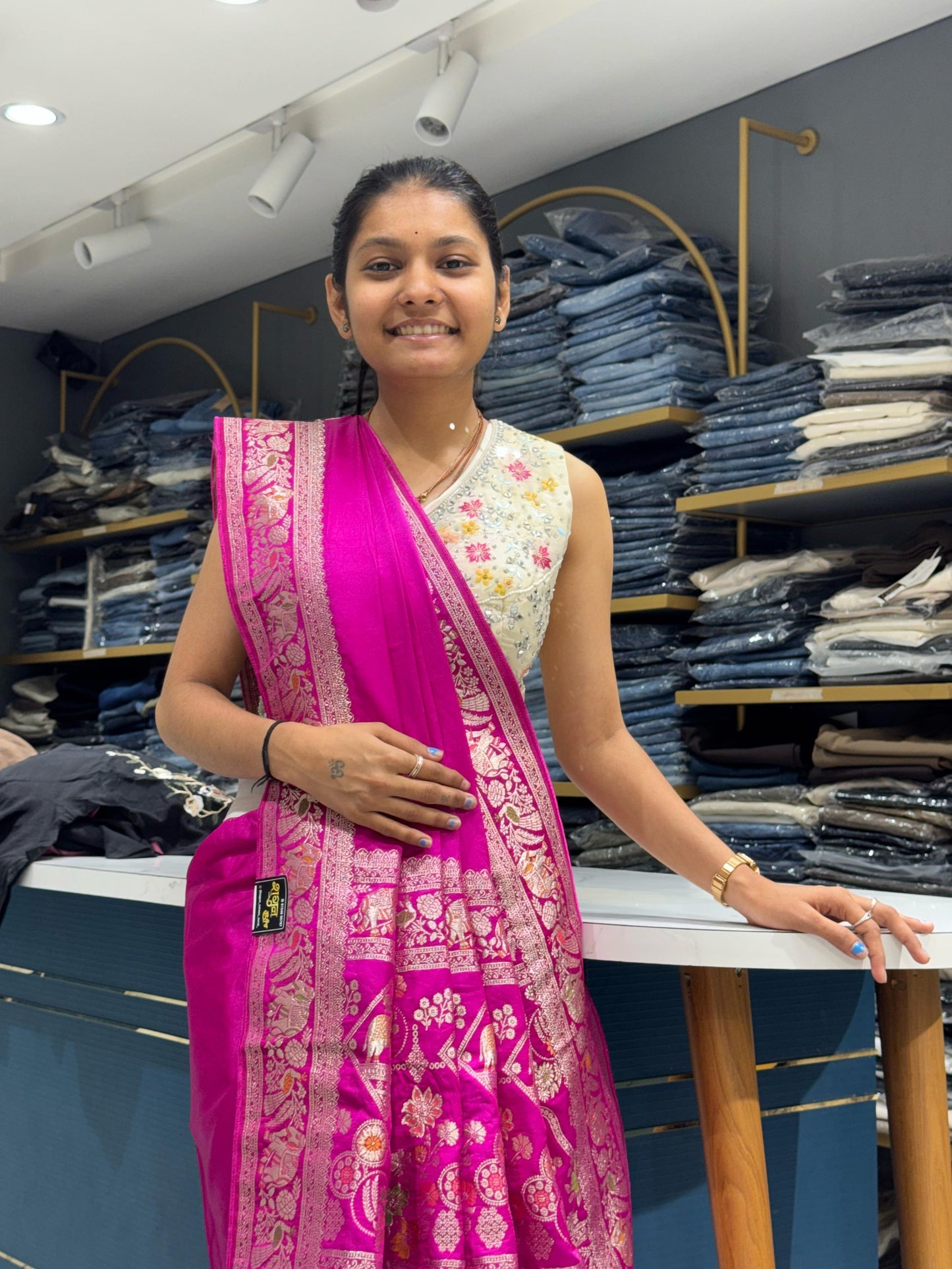 ๐ Classic Silk Saree with Designer Pallu โจ | Embroidered Border & Latkan Detailing ๐ซ | Timeless Elegance