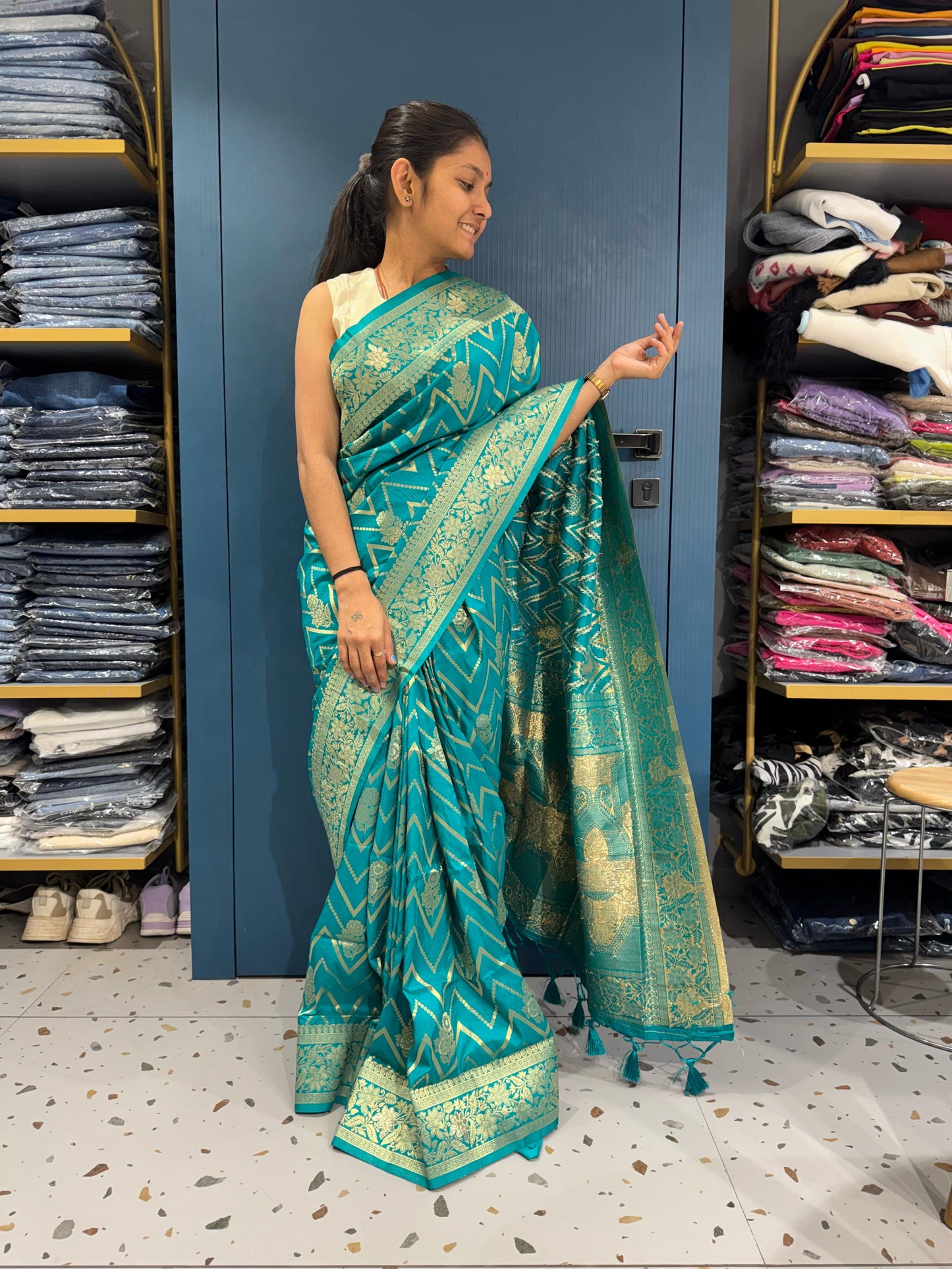 โจ Glamorous Leheriya Saree with Golden Border ๐ | Zigzag Pattern Elegance ๐ | Festive & Party Wear Saree