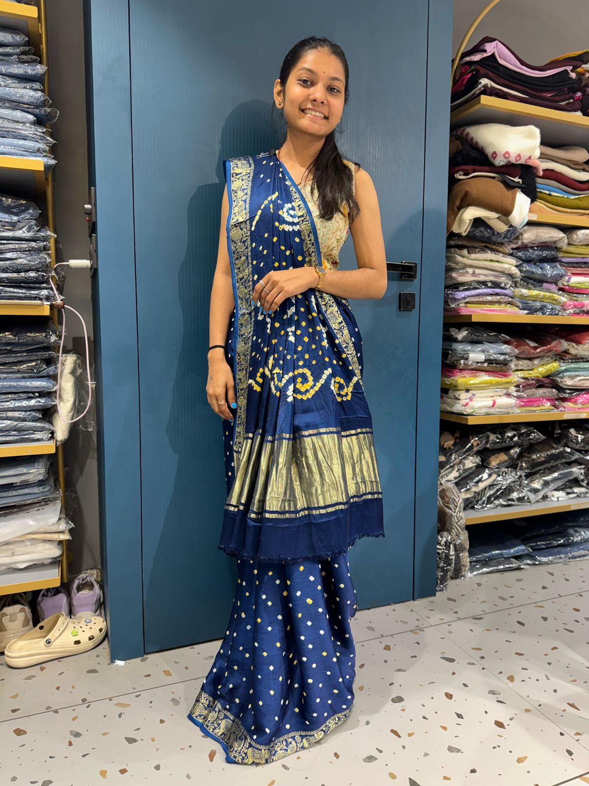 ๐ผ Pure Bandhani Saree with Lagdi Patto ๐ | Nakshi Worked Border | White & Yellow Bandhej Traditional Beauty ๐