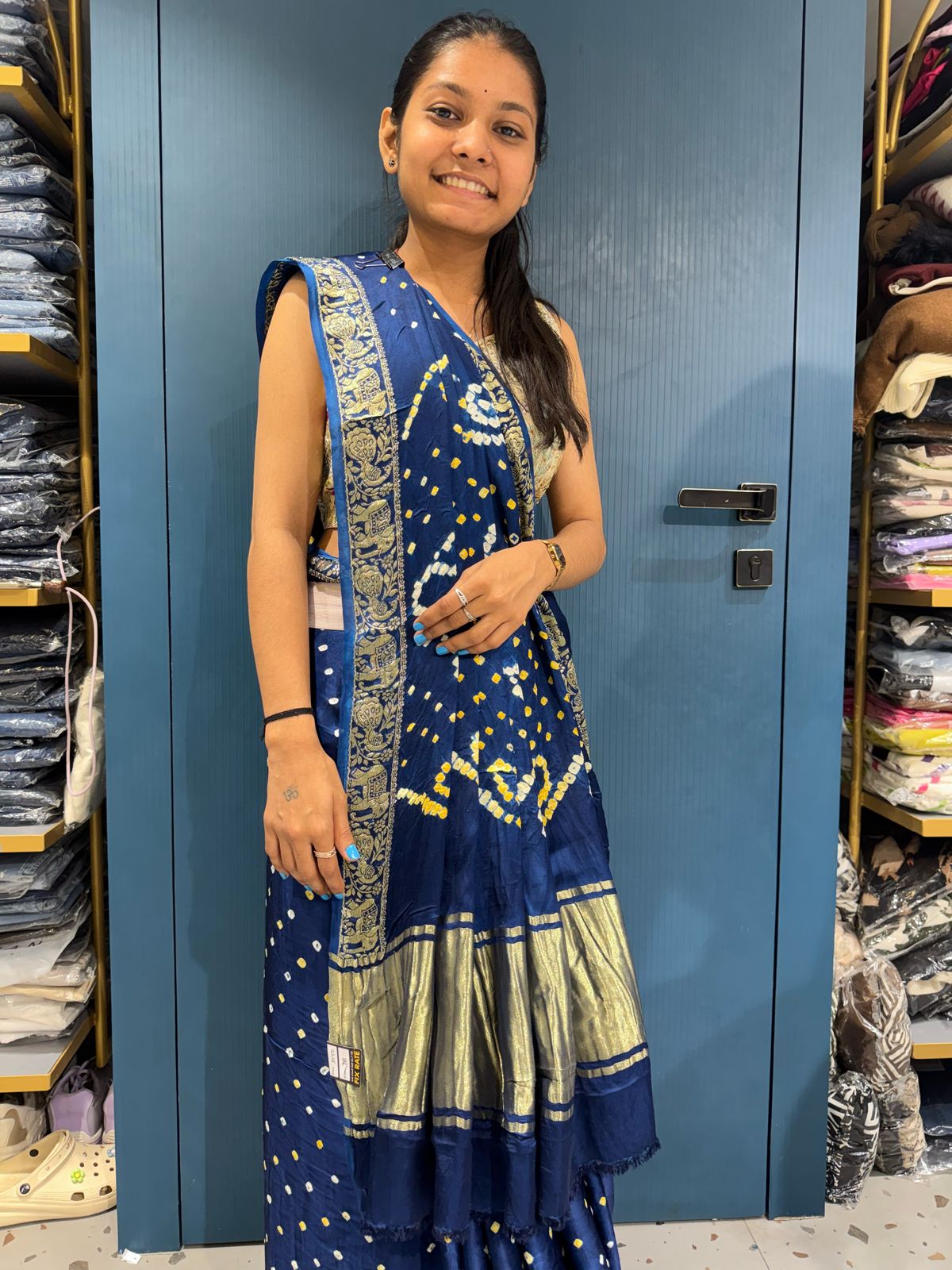 ๐ผ Pure Bandhani Saree with Lagdi Patto ๐ | Nakshi Worked Border | White & Yellow Bandhej Traditional Beauty ๐