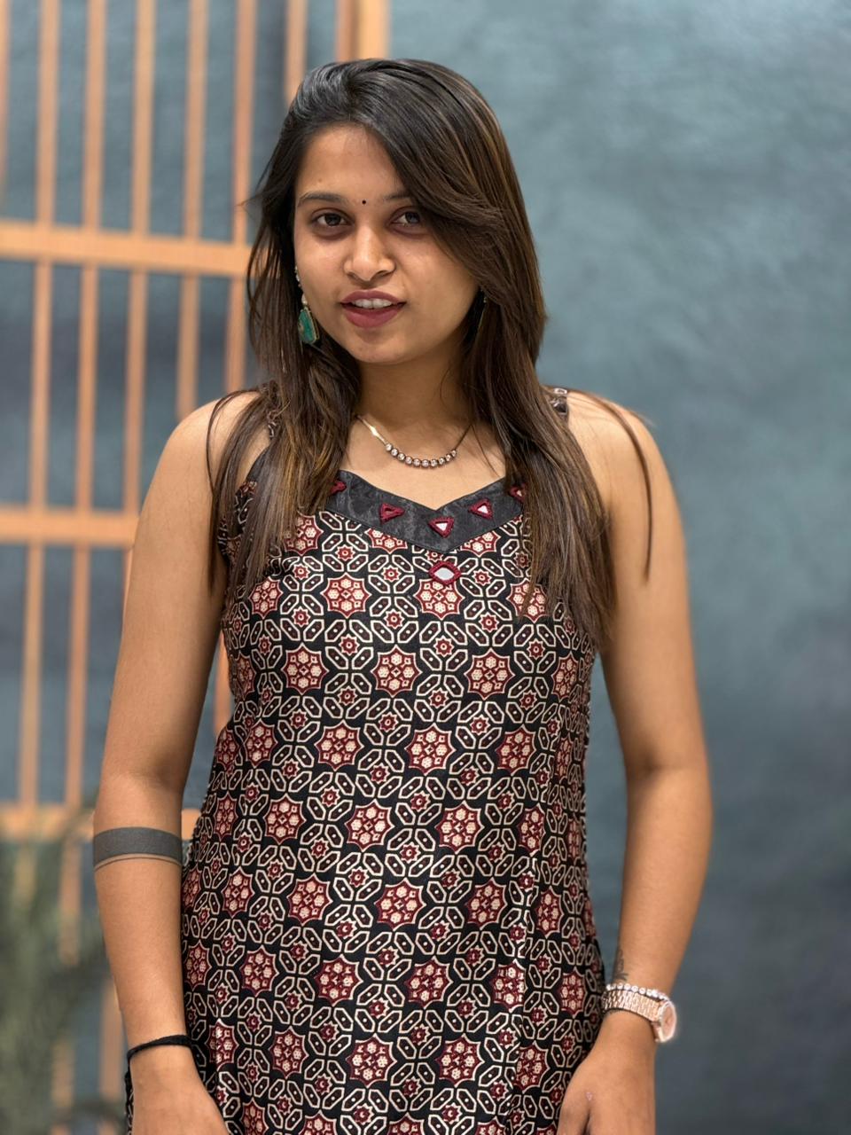 Elegant Sleeveless Printed Kurta Set โ Trendy Daily Wear by SHAGUN FASHION