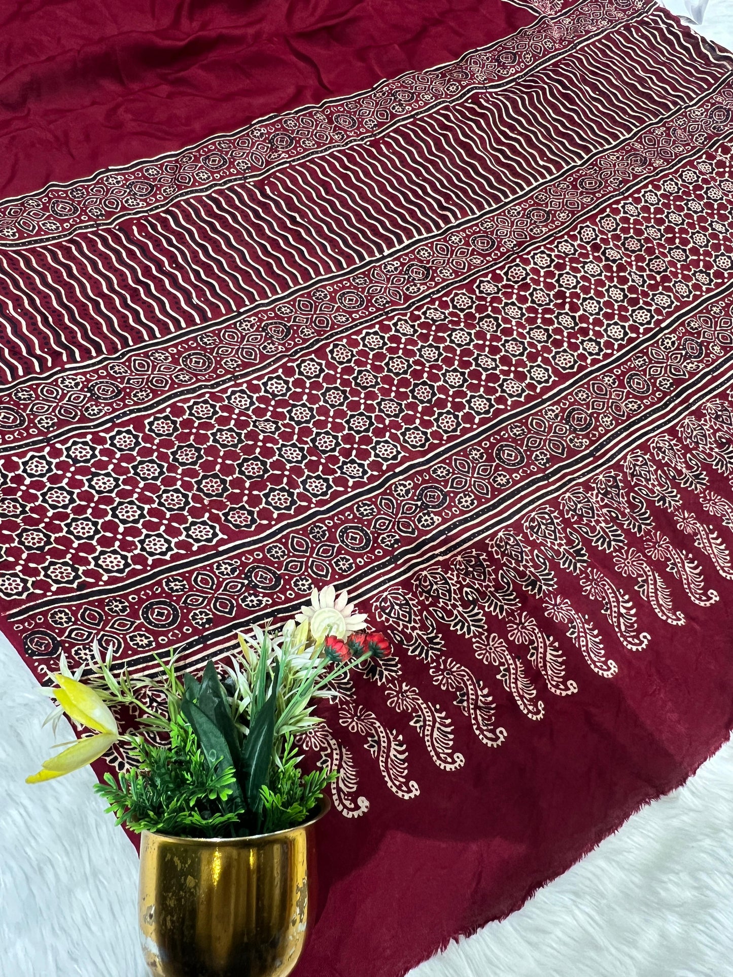 ๐งต Elegant Maroon Ajrakh Print Saree ๐ธ | Pallu with Lagdi Patto ๐ซ | Gala Border Beauty ๐ | Gujaratโs Timeless Weave ๐ฎ๐ณ