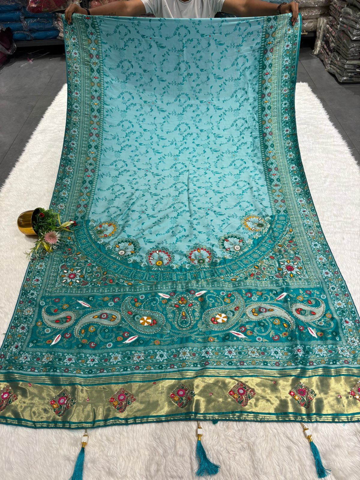 Elegant Saree with Heavy Pallu Work, Lagdi Patta, Latkan, Dhaga & Mirror Work β¨πΈ