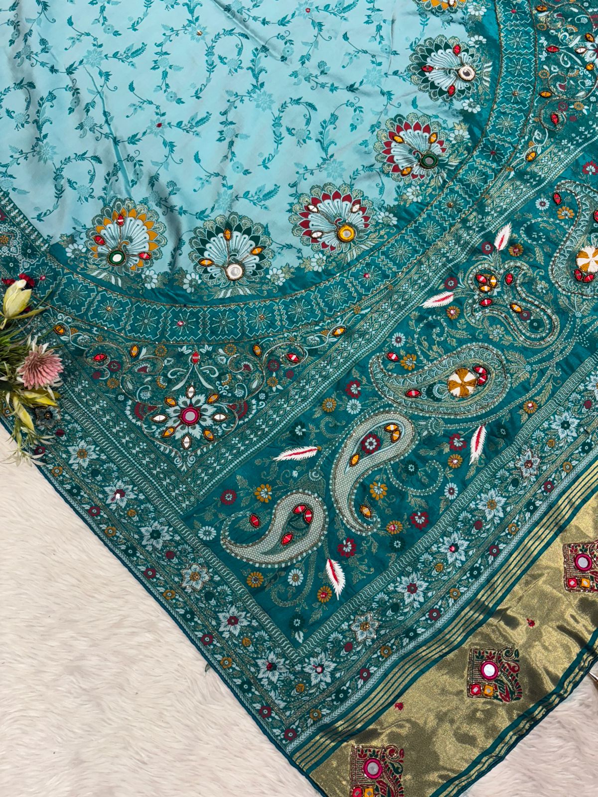 Elegant Saree with Heavy Pallu Work, Lagdi Patta, Latkan, Dhaga & Mirror Work β¨πΈ