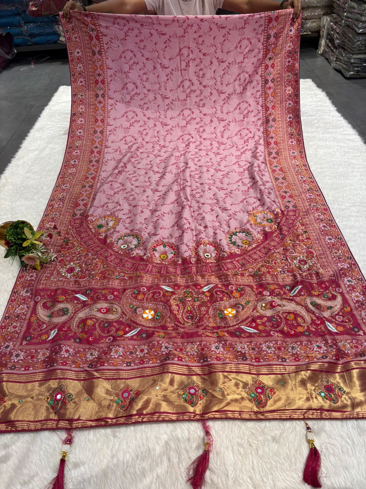 Elegant Saree with Heavy Pallu Work, Lagdi Patta, Latkan, Dhaga & Mirror Work β¨πΈ