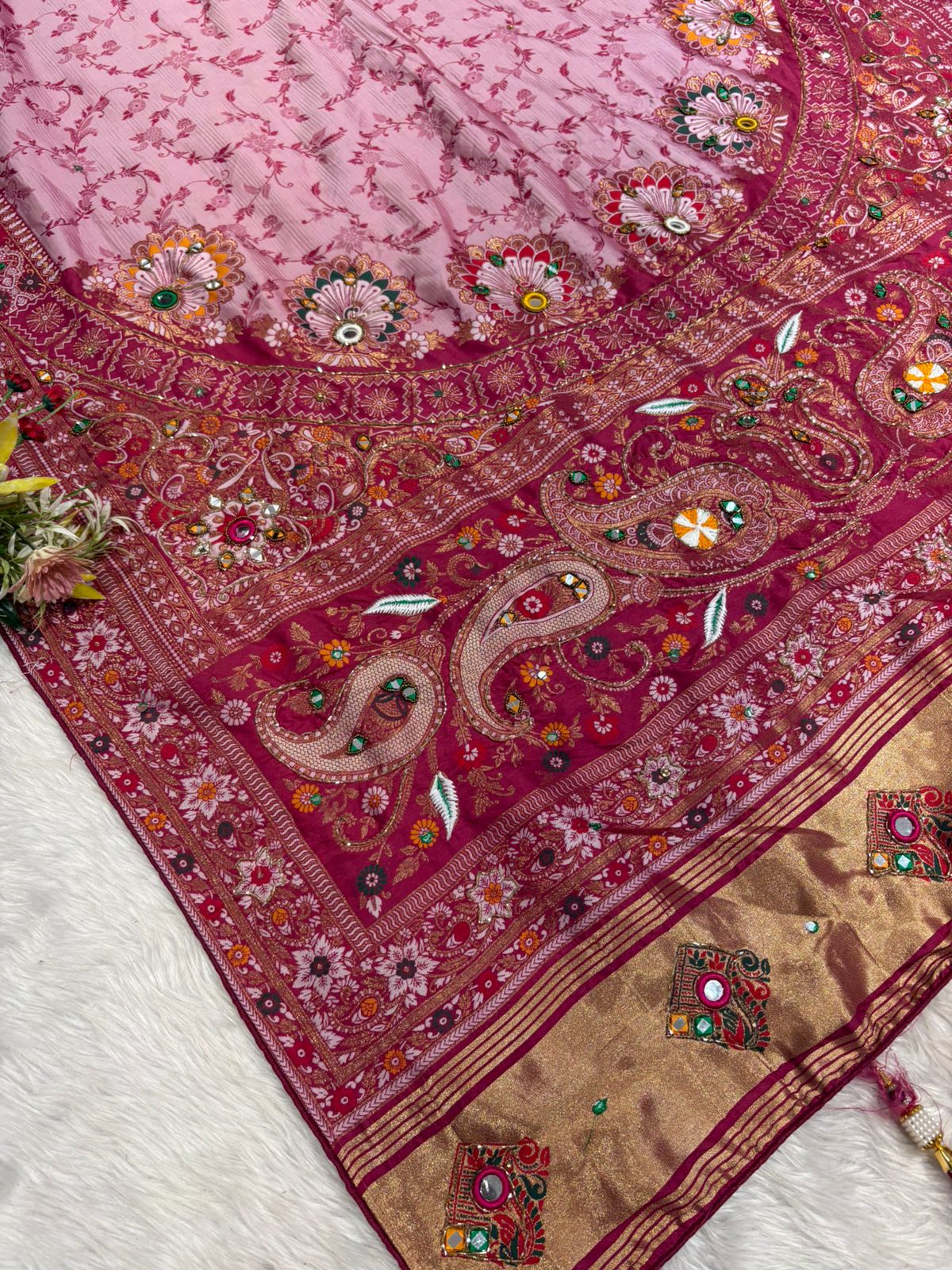 Elegant Saree with Heavy Pallu Work, Lagdi Patta, Latkan, Dhaga & Mirror Work β¨πΈ