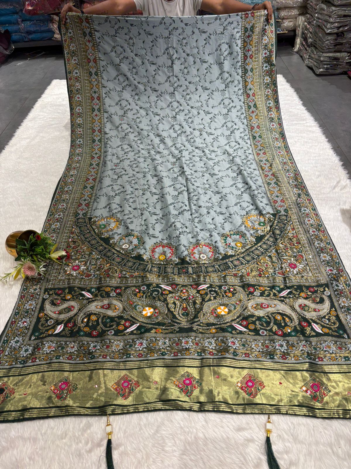Elegant Saree with Heavy Pallu Work, Lagdi Patta, Latkan, Dhaga & Mirror Work β¨πΈ