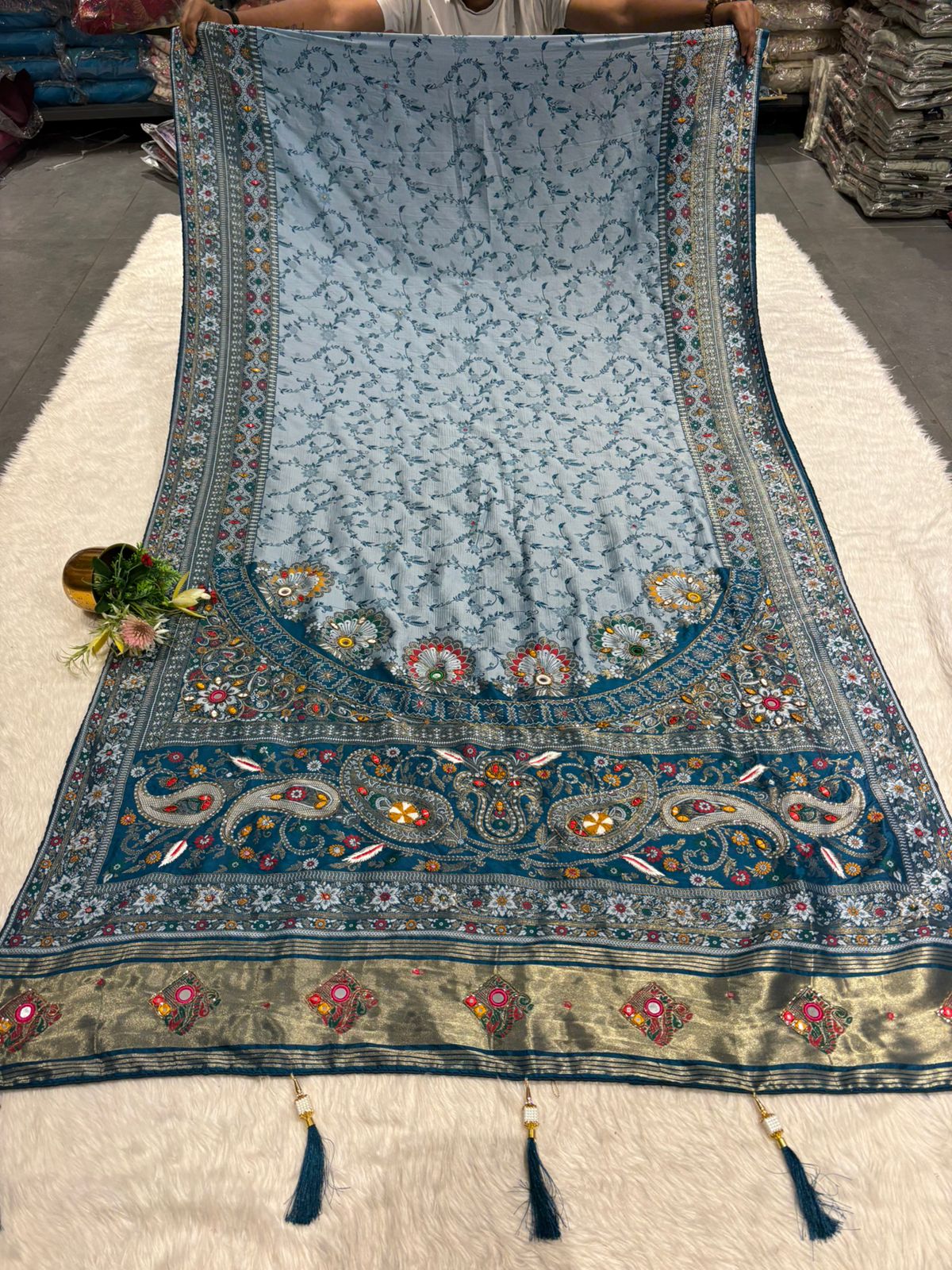 Elegant Saree with Heavy Pallu Work, Lagdi Patta, Latkan, Dhaga & Mirror Work β¨πΈ