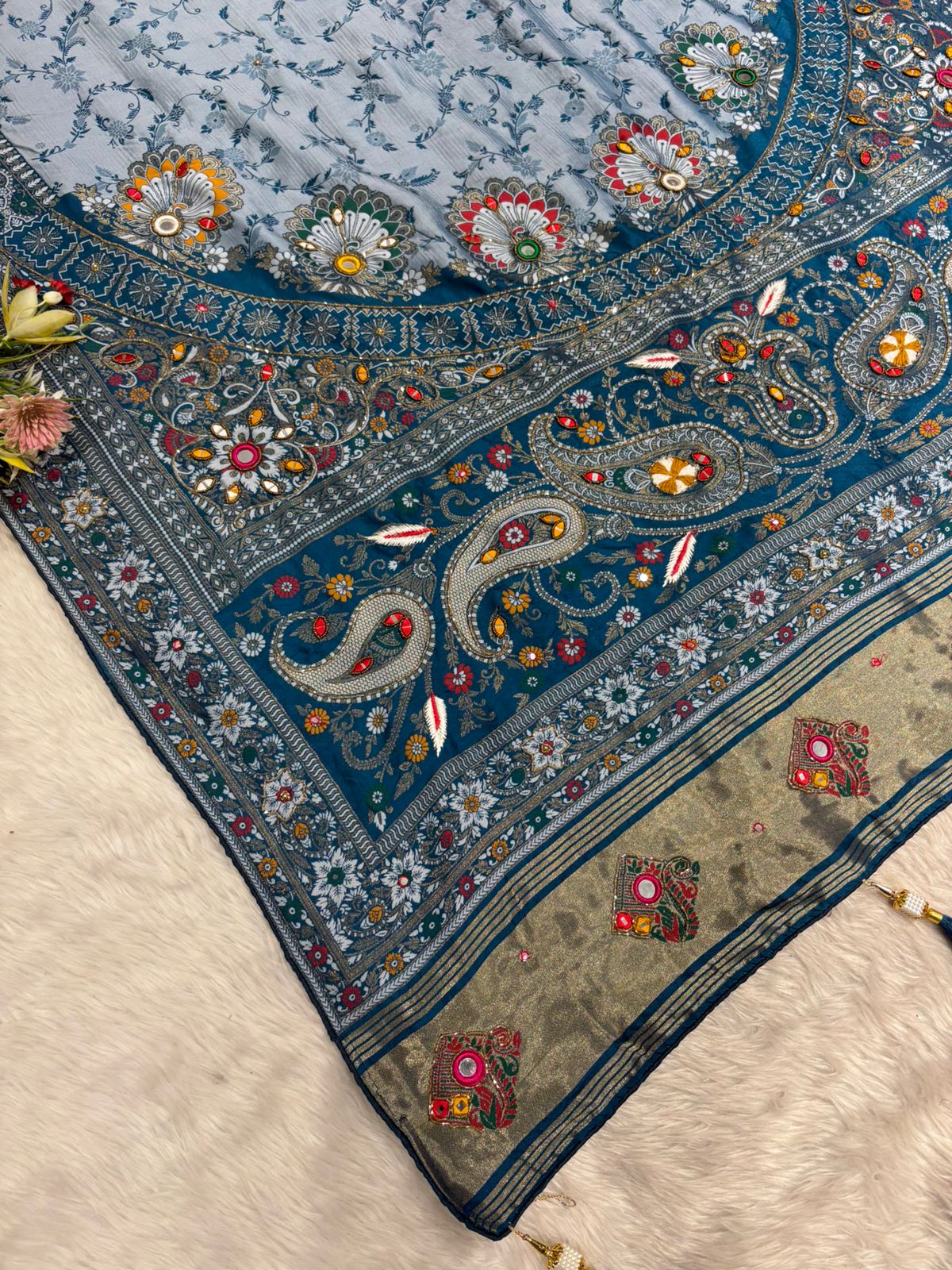 Elegant Saree with Heavy Pallu Work, Lagdi Patta, Latkan, Dhaga & Mirror Work β¨πΈ
