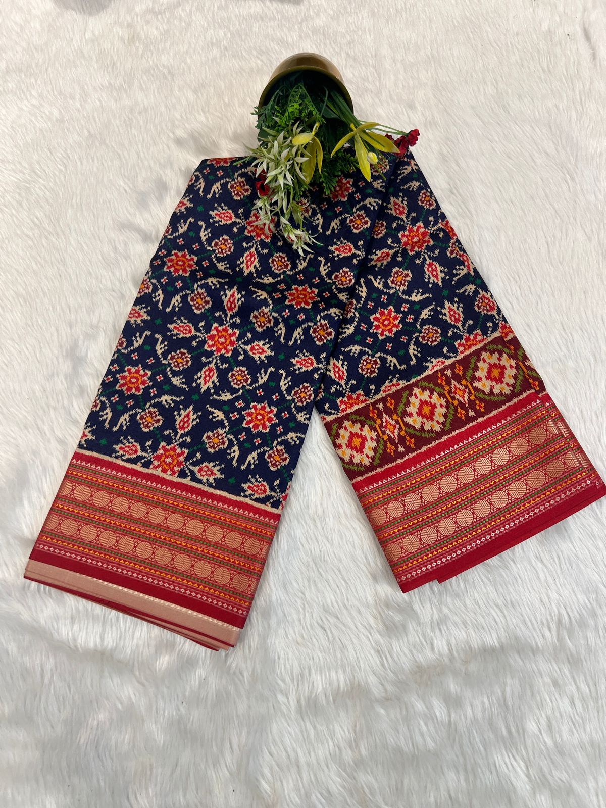 ✨ Designer Double Ikat Patola Saree with Position Circles Design | Traditional Elegance at ₹2050 🌸