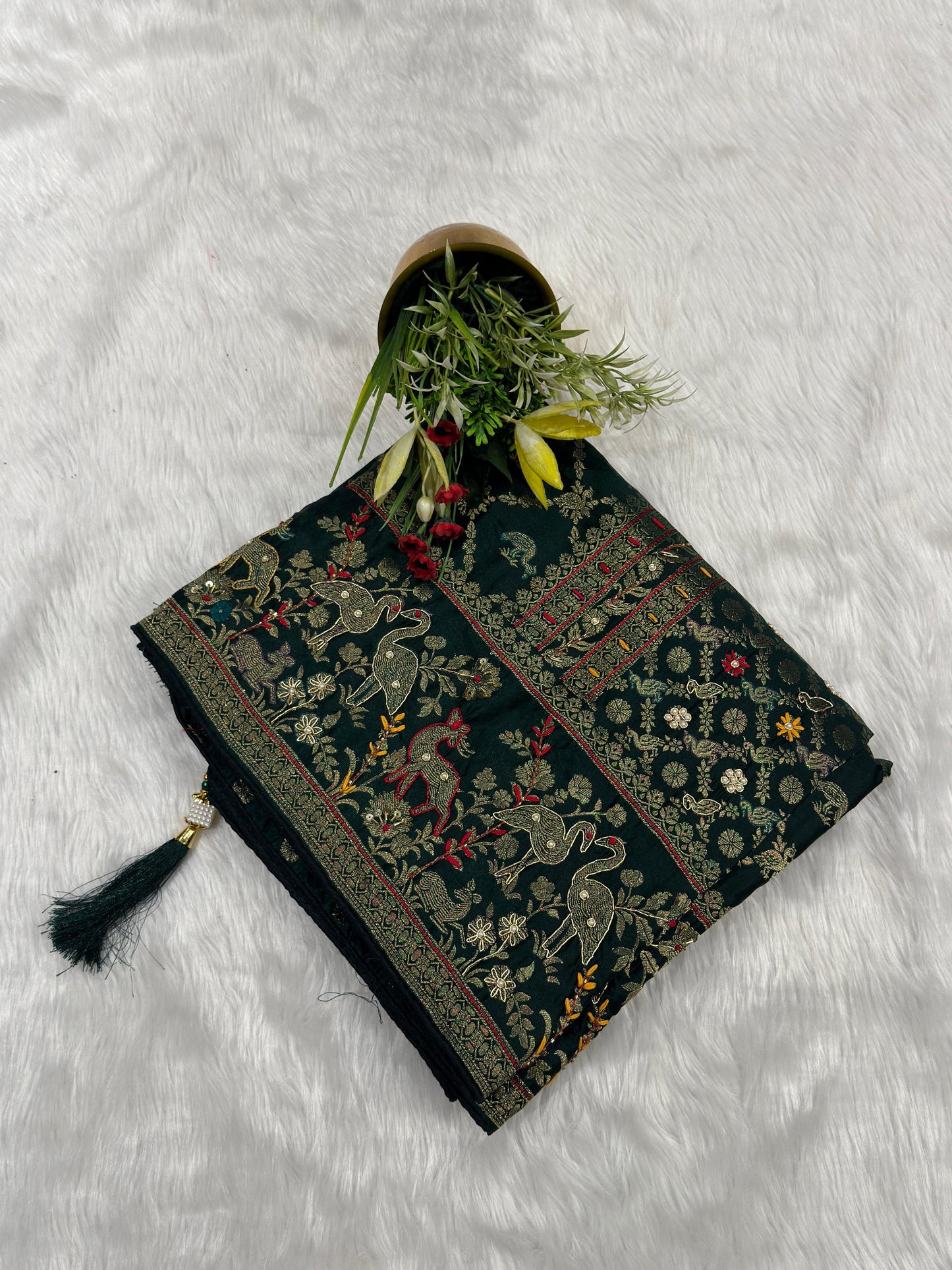 🌸 Exquisite Pure Silk Saree with Jardoshi & Thread Work | Rich Bird Motifs for Weddings & Special Occasions ✨🦜