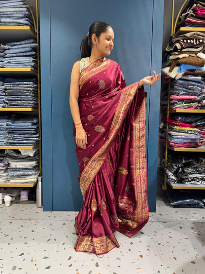 👑 Classic Silk Saree with Designer Pallu ✨ | Embroidered Border & Latkan Detailing 💫 | Timeless Elegance