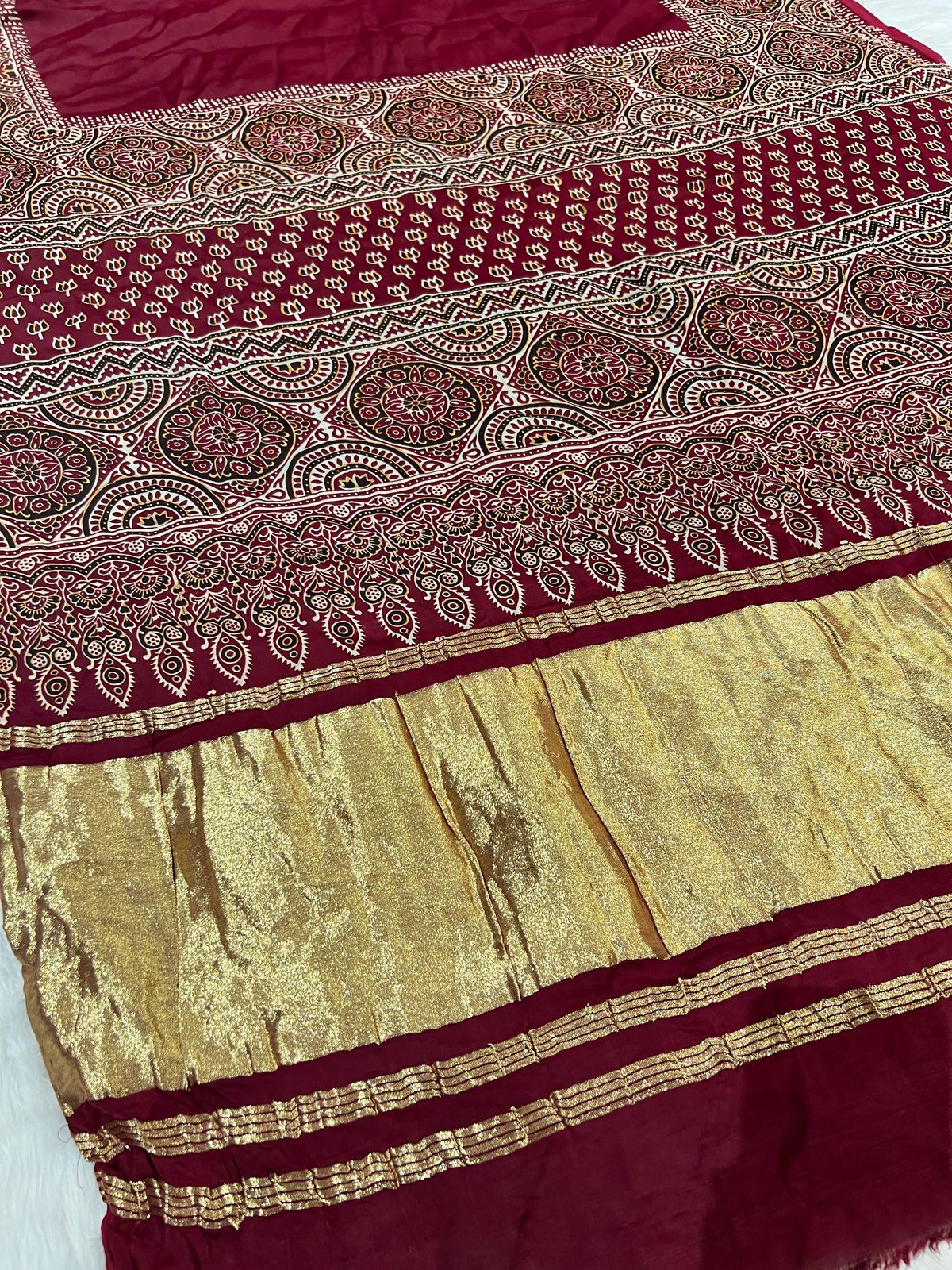 🌿 Maroon Ajrakh Print Saree with Floral Touch 🌸 | Lagdi Patto in Pallu ✨ | Elegant Gala Border 👑 | Handcrafted Gujarati Weave 🇮🇳