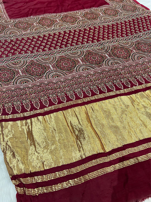 🌿 Maroon Ajrakh Print Saree with Floral Touch 🌸 | Lagdi Patto in Pallu ✨ | Elegant Gala Border 👑 | Handcrafted Gujarati Weave 🇮🇳