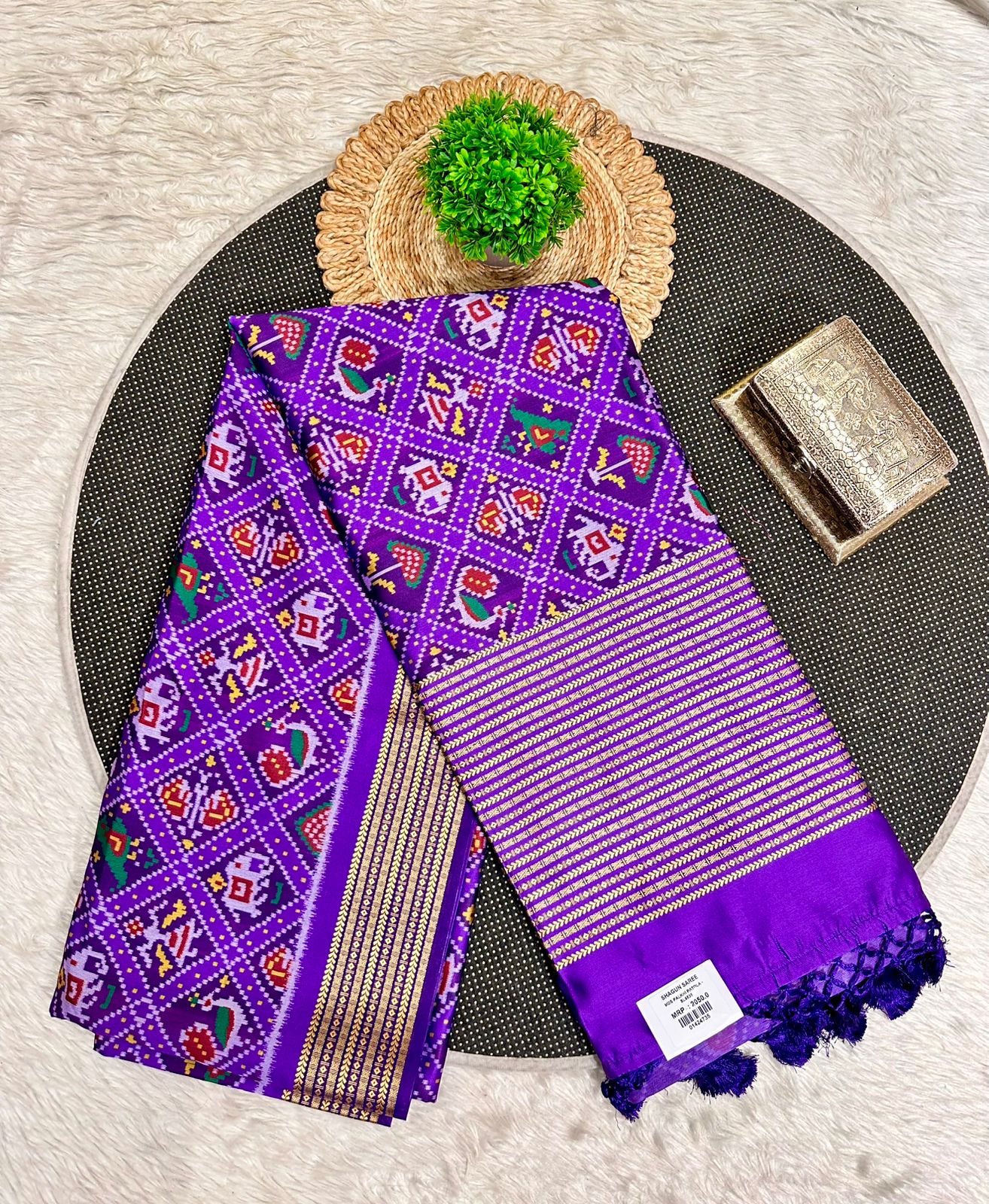 Traditional Patola Silk Saree with Golden Zari – Handwoven Double Ikat