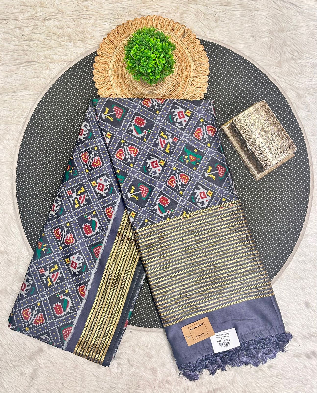 Traditional Patola Silk Saree with Golden Zari – Handwoven Double Ikat