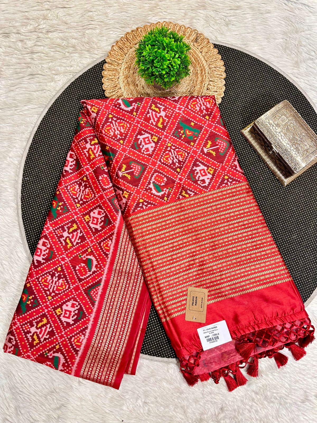 Traditional Patola Silk Saree with Golden Zari – Handwoven Double Ikat