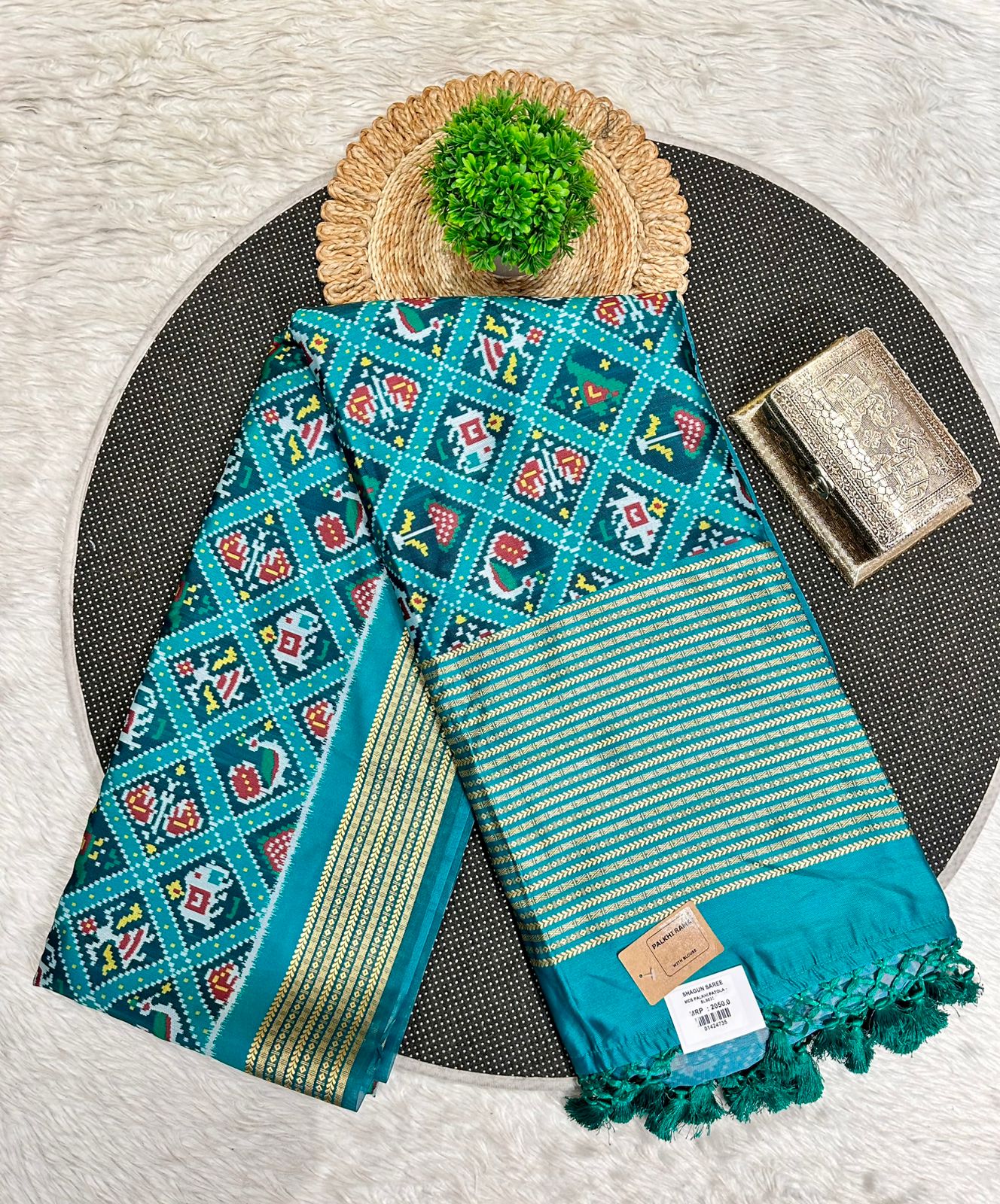 Traditional Patola Silk Saree with Golden Zari – Handwoven Double Ikat