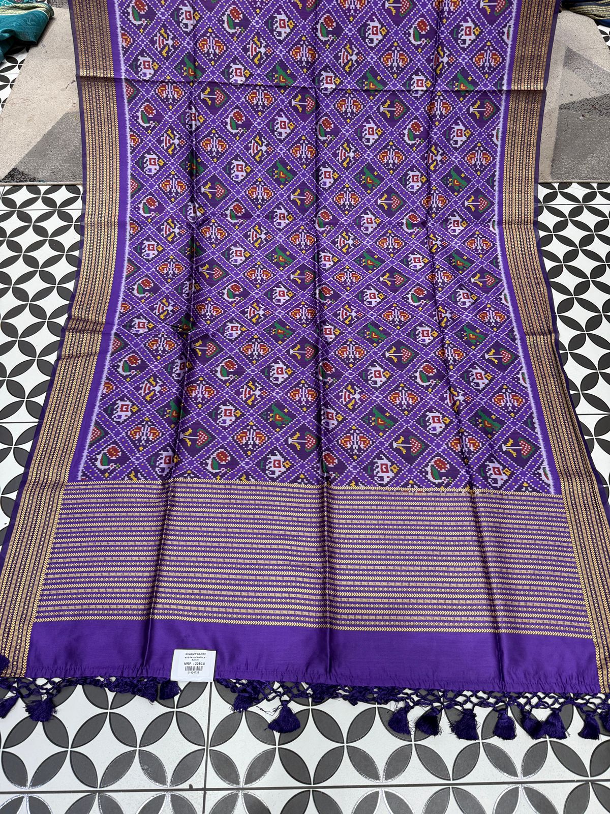 Traditional Patola Silk Saree with Golden Zari – Handwoven Double Ikat