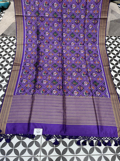 Traditional Patola Silk Saree with Golden Zari – Handwoven Double Ikat