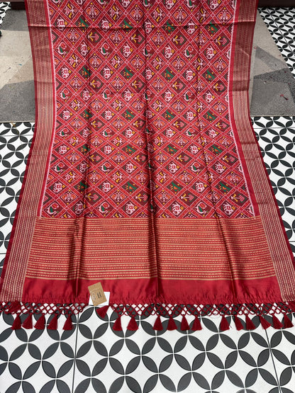 Traditional Patola Silk Saree with Golden Zari – Handwoven Double Ikat
