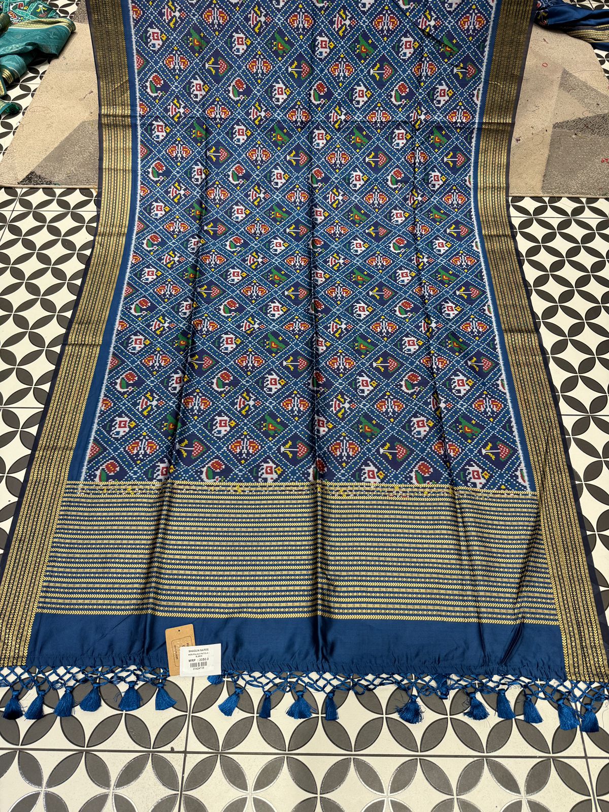 Traditional Patola Silk Saree with Golden Zari – Handwoven Double Ikat