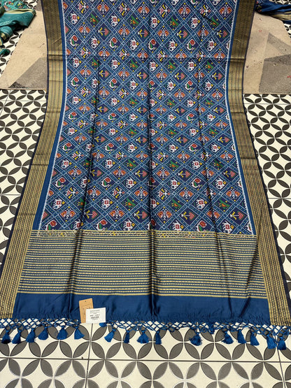 Traditional Patola Silk Saree with Golden Zari – Handwoven Double Ikat