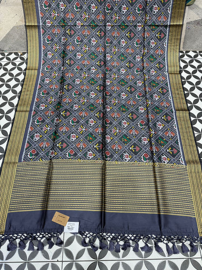 Traditional Patola Silk Saree with Golden Zari – Handwoven Double Ikat
