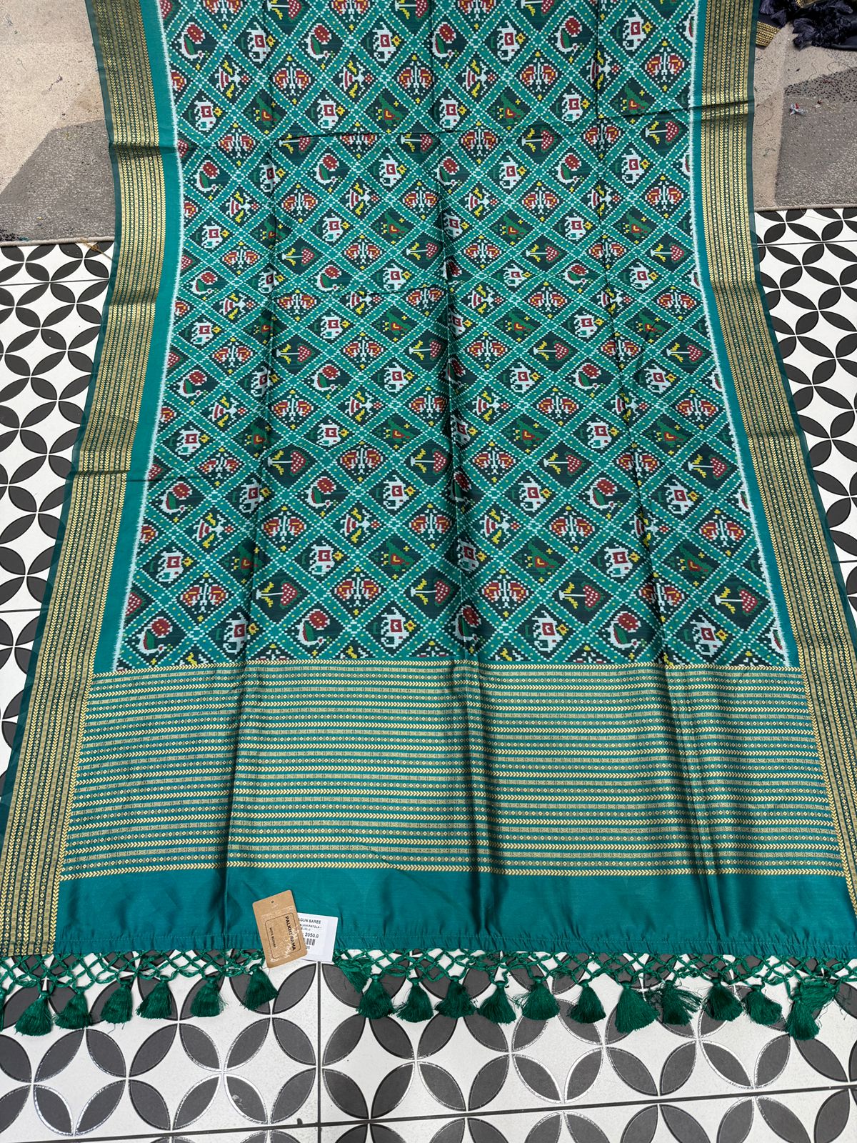 Traditional Patola Silk Saree with Golden Zari – Handwoven Double Ikat