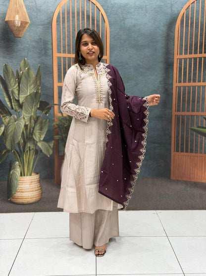 SHAGUN FASHION Embroidered Kurta Set with Scalloped Beige Dupatta