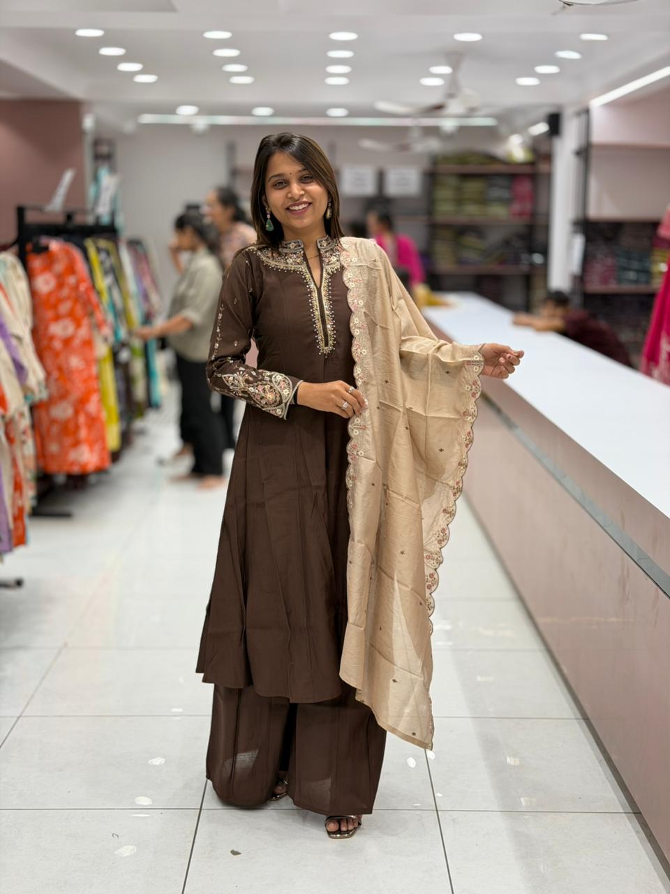 SHAGUN FASHION Embroidered Kurta Set with Scalloped Beige Dupatta