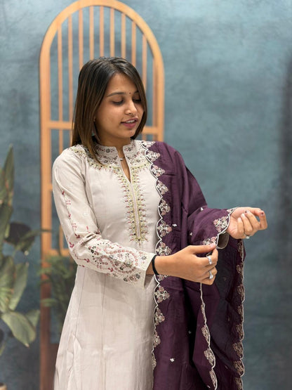 SHAGUN FASHION Embroidered Kurta Set with Scalloped Beige Dupatta