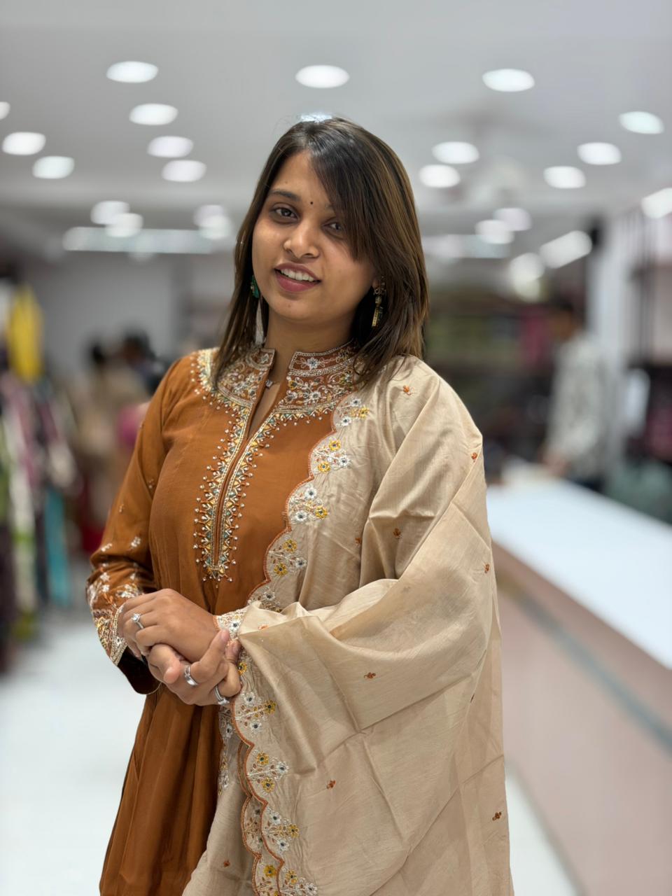 SHAGUN FASHION Embroidered Kurta Set with Scalloped Beige Dupatta