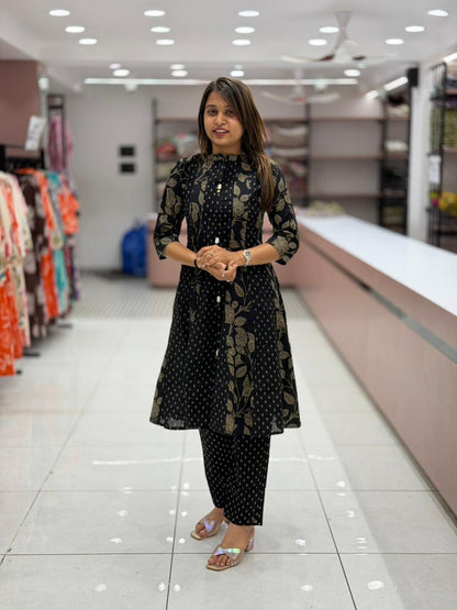 SHAGUN FASHION  Black Floral Printed Kurta Pant Set – Everyday Ethnic Wear