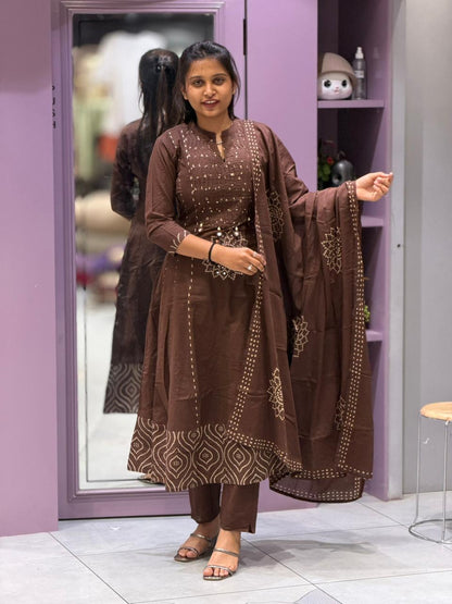 Stylish Bandhani Print Kurti Pant Dupatta Set By SHAGUN FASHION