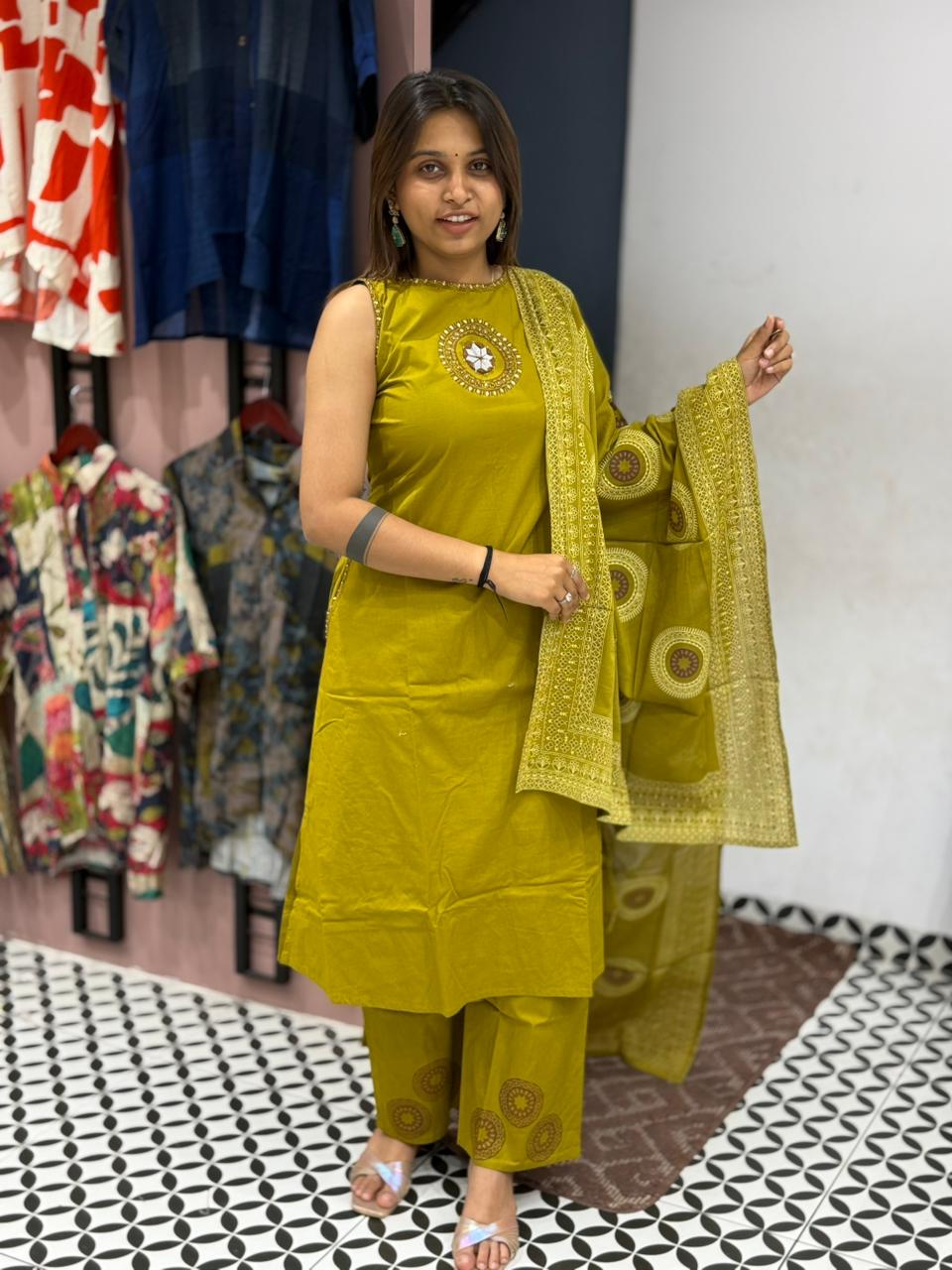 Sleeveless Kurta Pant Set With Designer Dupatta