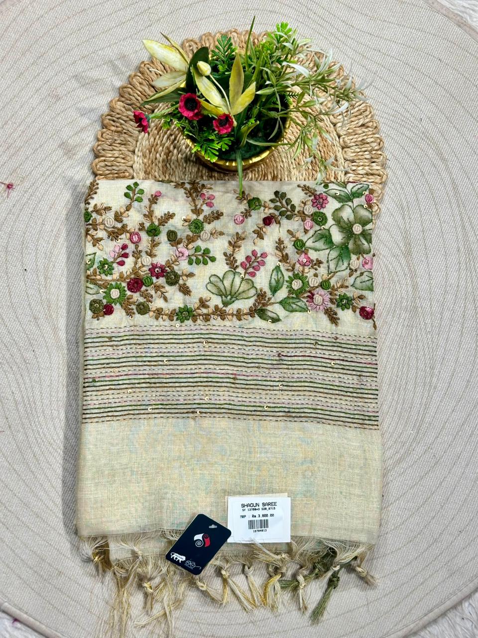 Luxury Silk Patola Saree with Rich Zari Border and Traditional Design